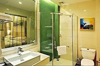 Nanchang Oriental Lark Hotel Екстериор снимка